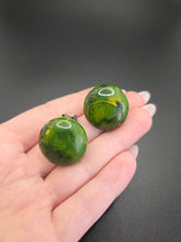 Load image into Gallery viewer, 1940s Green/Yellow Marbled Bakelite Earrings

