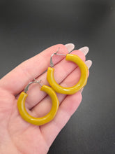 Load image into Gallery viewer, 1940s Chartreuse Green/Yellow Marbled Bakelite Hoop Earrings
