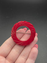 Load image into Gallery viewer, 1940s Red Carved Bakelite Circle Brooch
