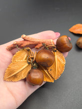 Load image into Gallery viewer, 1940s Cinnamon Brown Acorn and Leaf Necklace and Brooch Set
