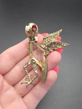 Load image into Gallery viewer, 1940s Unsigned H Pomerantz Figuarl Glass and Metal Bird Brooch
