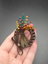 Load image into Gallery viewer, 1940s Brown Make Do and Mend Wirework Brooch
