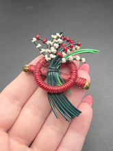 Load image into Gallery viewer, 1940s Red and Green Make Do and Mend Wirework Brooch
