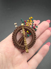 Load image into Gallery viewer, 1940s Brown Make Do and Mend Wirework Brooch

