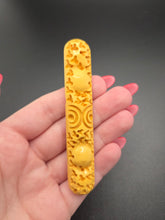Load image into Gallery viewer, 1940s Yellow Carved Bakelite Bar Brooch
