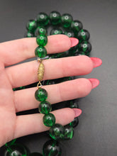 Load image into Gallery viewer, 1940s/1950s Green Early Plastic Lucite Necklace
