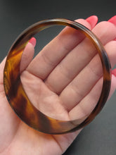 Load image into Gallery viewer, 1930s Torty Effect Graduated Bangle
