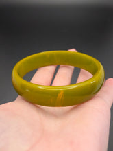 Load image into Gallery viewer, 1940s Green Marbled Bakelite Bangle
