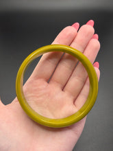 Load image into Gallery viewer, 1940s Green Marbled Bakelite Bangle

