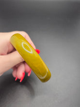 Load image into Gallery viewer, 1940s Green Marbled Bakelite Bangle
