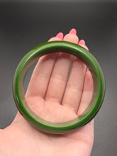 Load image into Gallery viewer, 1940s Dark Green Bakelite Bangle
