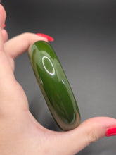 Load image into Gallery viewer, 1940s Dark Green Bakelite Bangle
