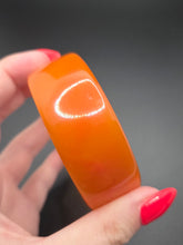 Load image into Gallery viewer, 1940s Orange Marbled Thin Bakelite Bangle B
