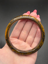 Load image into Gallery viewer, 1940s Tigers Eye Effect Bakelite Bangle
