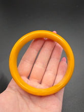 Load image into Gallery viewer, 1940s Semi Sheer Yellow Bakelite Bangle
