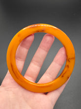 Load image into Gallery viewer, 1940s Orange Marbled Bakelite Flat Cut Bangle

