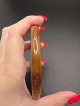 Load image into Gallery viewer, 1940s Caramel and Chocolate Carved Bakelite Bangle
