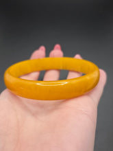 Load image into Gallery viewer, 1940s Bright Yellow Marbled Bakelite Bangle
