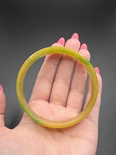 Load image into Gallery viewer, 1940s Bright Yellow and Green Marbled Thin Bakelite Bangle
