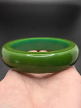 Load image into Gallery viewer, 1940s Chunky Bluey Green Bakelite Bangle
