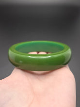 Load image into Gallery viewer, 1940s Chunky Bluey Green Bakelite Bangle
