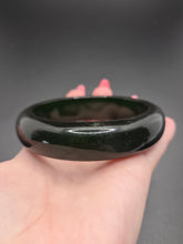 Load image into Gallery viewer, 1940s Sheer Green Bakelite Bangle
