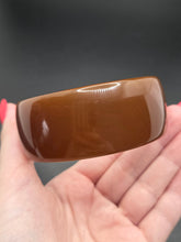 Load image into Gallery viewer, 1940s Caramel/Olive Brown/Green Bakelite Bangle
