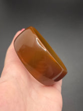 Load image into Gallery viewer, 1940s Caramel/Olive Brown/Green Bakelite Bangle
