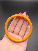 Load image into Gallery viewer, 1940s Egg Yolk Carved Bakelite Bangle
