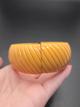Load image into Gallery viewer, 1940s Creamed Corn Chunky Bakelite Clamper Bangle
