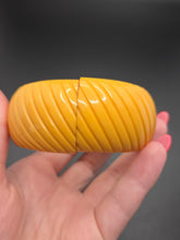 Load image into Gallery viewer, 1940s Creamed Corn Chunky Bakelite Clamper Bangle
