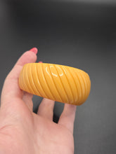 Load image into Gallery viewer, 1940s Creamed Corn Chunky Bakelite Clamper Bangle
