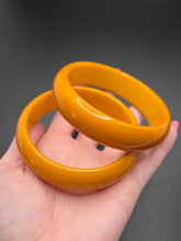 Load image into Gallery viewer, 1940s Egg Yolk Bakelite Bangle Set

