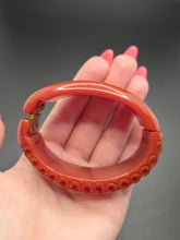 Load image into Gallery viewer, 1940s Dark Caramel Carved Bakelite Clamper

