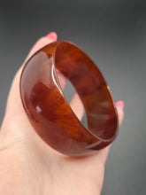 Load image into Gallery viewer, 1940s Marbled Torty Effect Bakelite Bangle
