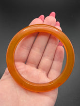 Load image into Gallery viewer, 1940s Red/Orange Marbled Bakelite Bangle
