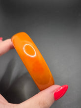 Load image into Gallery viewer, 1940s Orange Marbled Bakelite Bangle
