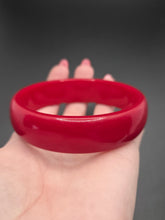 Load image into Gallery viewer, 1940s Chunky Red Bakelite Bangle
