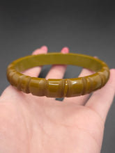 Load image into Gallery viewer, 1940s Khaki Green Bamboo Style Bakelite Bangle

