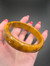 Load image into Gallery viewer, 1940s Banana Bread Marbled Bakelite Bangle A
