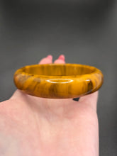 Load image into Gallery viewer, 1940s Banana Bread Marbled Bakelite Bangle A
