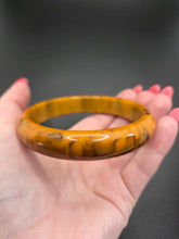 Load image into Gallery viewer, 1940s Banana Bread Marbled Bakelite Bangle B
