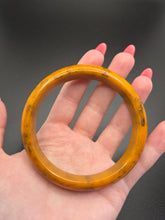 Load image into Gallery viewer, 1940s Banana Bread Marbled Bakelite Bangle B

