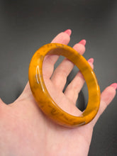 Load image into Gallery viewer, 1940s Banana Bread Marbled Bakelite Bangle B
