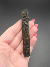 Load image into Gallery viewer, 1940s Dark Green Carved Bakelite Bar Brooch
