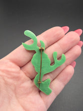 Load image into Gallery viewer, 1940s Green Carved Galalith Flower Brooch
