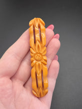 Load image into Gallery viewer, 1940s Butterscotch Bakelite Bar Brooch
