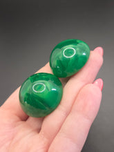 Load image into Gallery viewer, 1940s/1950s French Green Marble Clip Bakelite Dome Earrings
