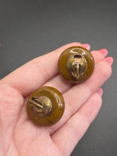 Load image into Gallery viewer, 1940s Toffee and Black Marbled Bakelite Earrings
