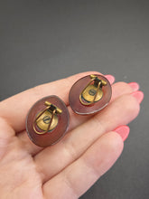 Load image into Gallery viewer, 1940s/1950s Pointed Oval Root Beer Bakelite Earrings
